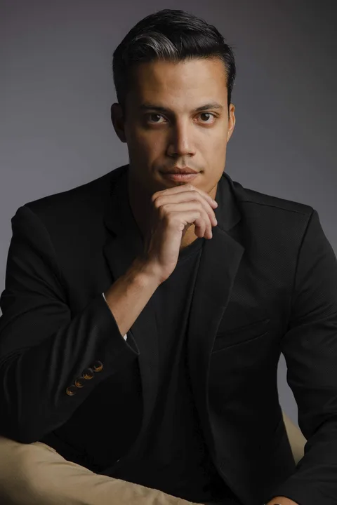 Natan Madeira, apresentador da aula